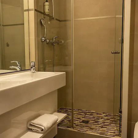 Western Le Moderne Hotell 4*