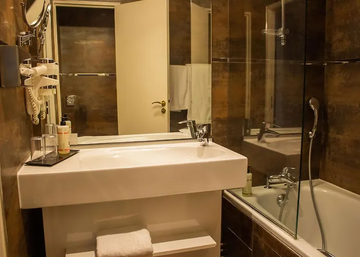 Western Le Moderne Отель Кан