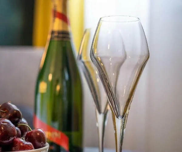 Western Le Moderne Кан